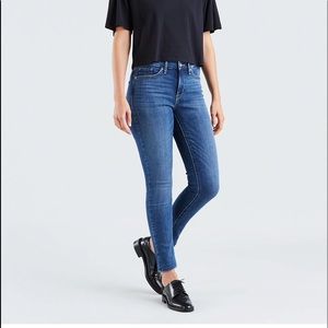 Levi’s Shaping Skinny Jeans